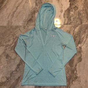 Women’s under armour pullover hooded long sleeve shirt